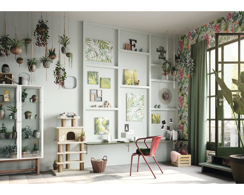 Exemple d''aménagement d''un bureau avec des plantes, des plantes suspendues, des étagères, un bureau et une tour pour chats