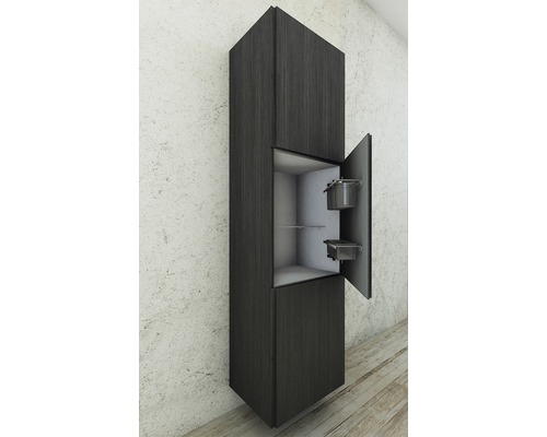 Hochschrank mit offener Tür und Regalen