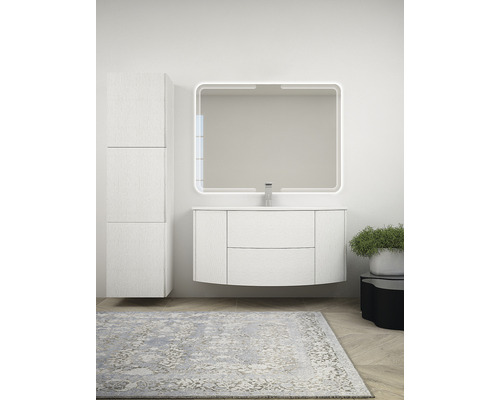 Helles Badezimmer mit Waschbeckenunterschrank, Spiegelschrank und Hochschrank