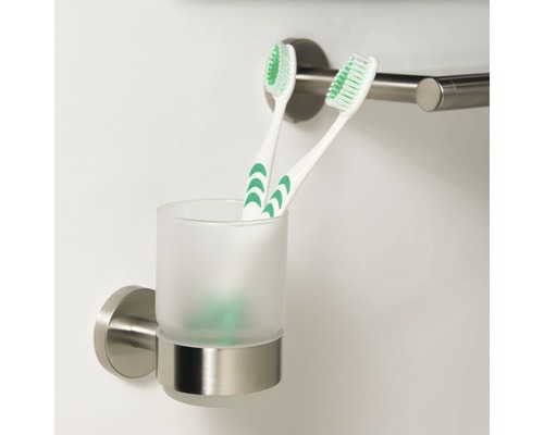 Wandhalterung mit Zahnputzbecher und zwei Zahnbürsten
