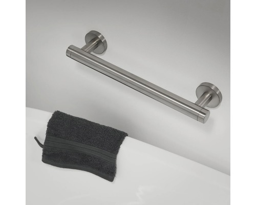 Handtuchhalter aus Metall mit Handtuch