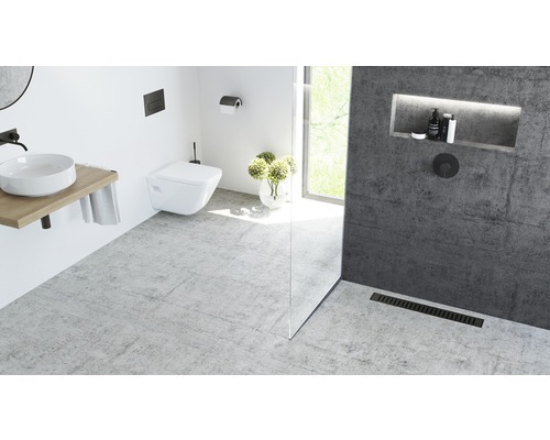 Helles Badezimmer mit Waschbecken, Toilette und begehbarer Dusche