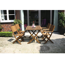 Gartenset mit Klapptisch und vier Klappstühlen aus Holz auf einer Terrasse