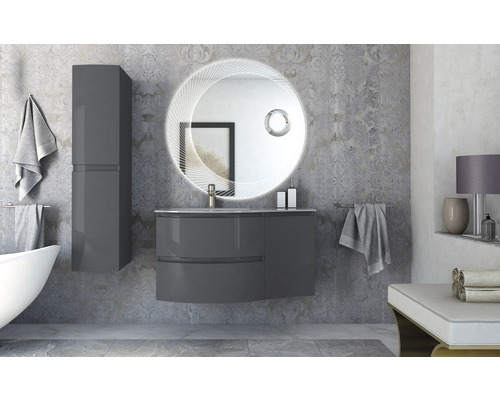 Salle de bain avec meuble-lavabo, armoire de toilette et armoire haute