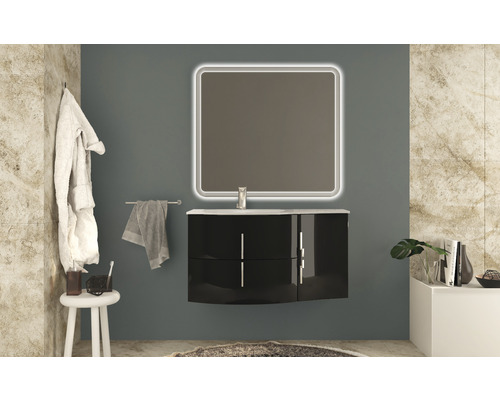 Modernes Badezimmer mit Waschtisch, beleuchtetem Spiegel und Dekoration