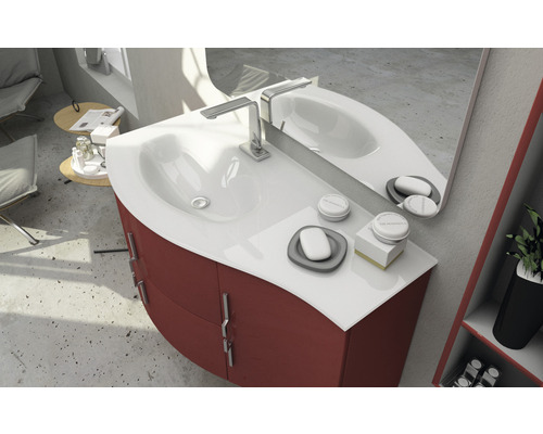 Waschtisch mit Unterschrank, Waschbecken, Armatur und Spiegel im Badezimmer