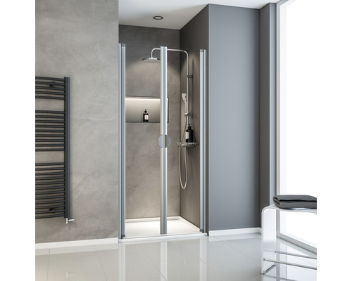 Modernes Badezimmer mit Duschkabine, Handtuchwärmer und Ablagetisch