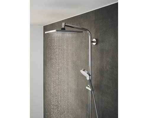 Duschsystem mit Kopf- und Handbrause im Badezimmer