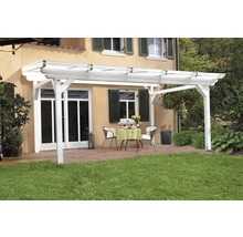 Weisse Holzpergola mit Sitzgruppe auf einer Terrasse