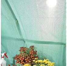 Couverture de serre verte avec fleurs et vaporisateur