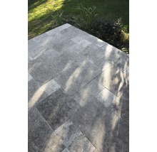 Terrasse avec dalles rectangulaires en pierre naturelle