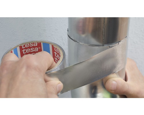 Tuyau métallique scellé avec du ruban adhésif Tesa