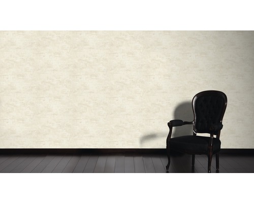 Scène d''intérieur avec papier peint à motifs et chaise