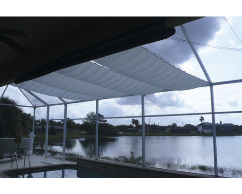 Terrasse couverte avec piscine et vue sur le lac pour l''extérieur