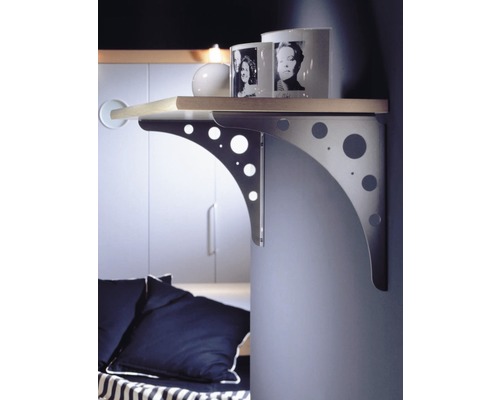 Étagère avec supports d''étagère et décoration murale