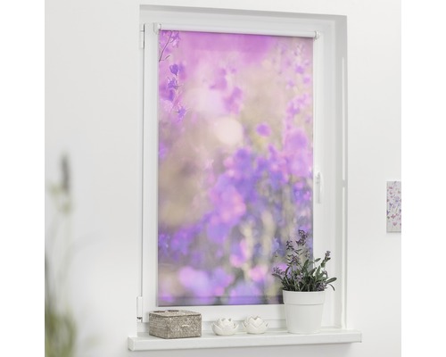 Fenêtre avec store enrouleur à motif floral pour intimité et décoration