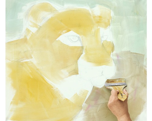 Une peinture est réalisée avec un pinceau et de la peinture sur toile.
