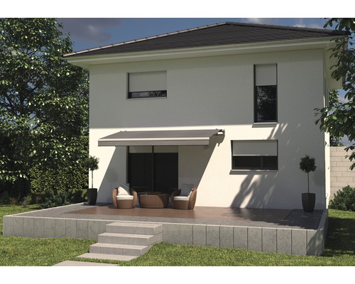 Vue de maison avec store, volets roulants, terrasse et jardin