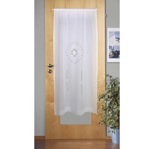 Rideau de porte blanc avec motif et dentelle devant une porte en bois