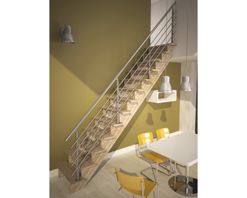 Escalier en bois avec rampe en métal dans un intérieur moderne