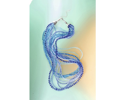 Collier à plusieurs rangs de perles bleues