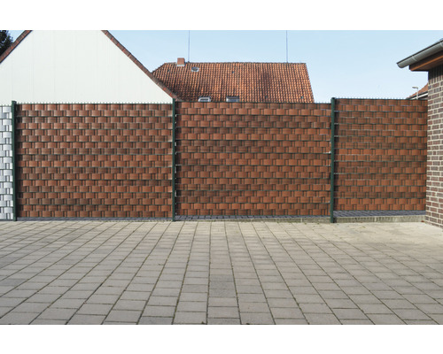 Sichtschutzzaun mit geflochtenem Design