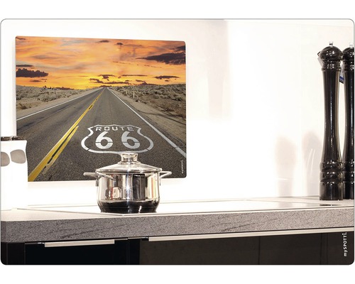 Dekorplatte mit Motiv Route 66 in einer Küche