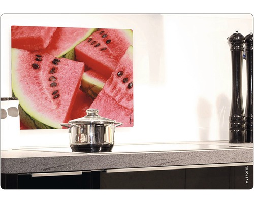 Dekorplatte mit Wassermelonenmuster auf einer Küchentheke