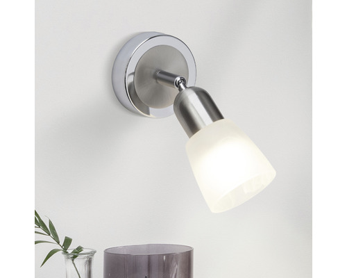 Applique murale avec spot mobile et abat-jour en verre