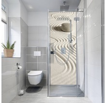 Modernes Badezimmer mit Dusche, Toilette und Fenster