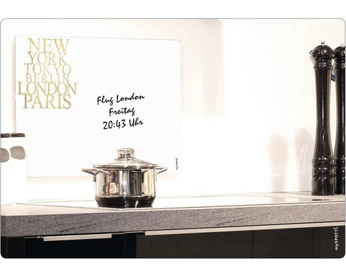 Magnetische Glas-Memoboard mit Schriftzug und Kochtopf in der Küche