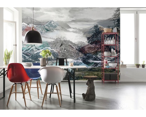 Salle à manger avec papier peint photo paysage de montagne, table et chaises ainsi qu''étagère