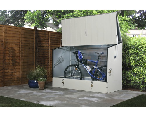 Box à vélos avec couvercle ouvert dans le jardin avec vélo et casque de vélo