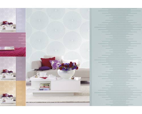 Salon avec différents papiers peints à motifs sur le mur