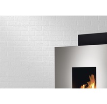 Wandgestaltung mit Steinoptik neben Kamin