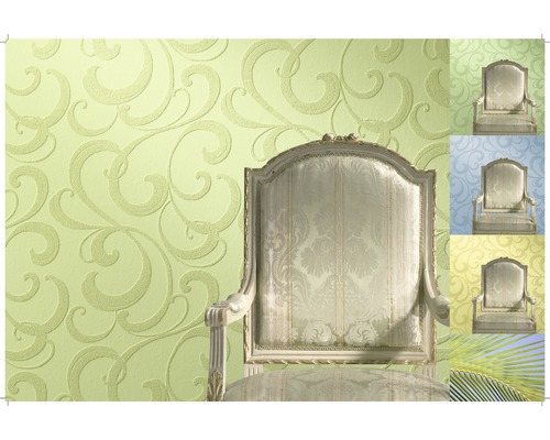 Papier peint à motif floral et fauteuil