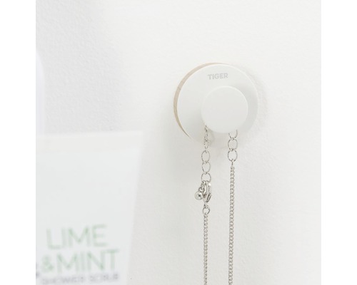 Logo Tiger sur un crochet de salle de bain avec une chaîne