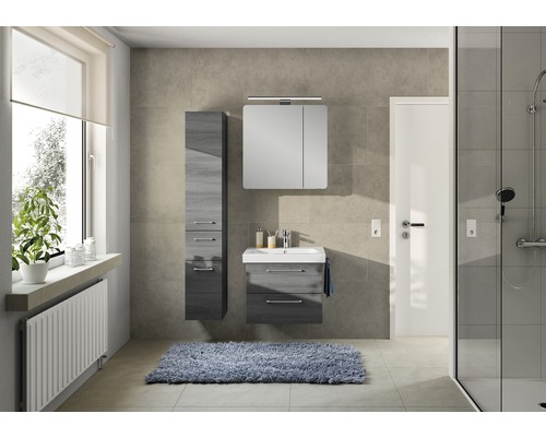 Modernes Badezimmer mit Waschtisch, Spiegelschrank, Hochschrank und Dusche