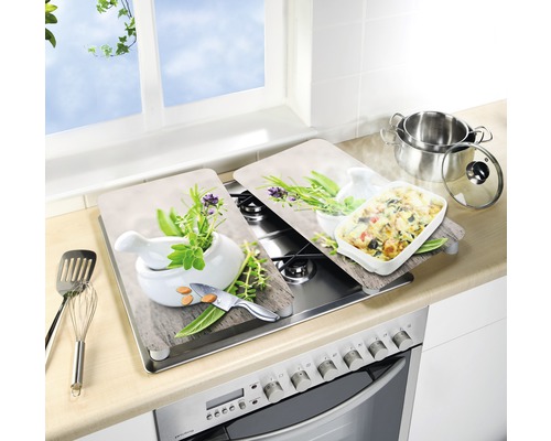 Plaques de recouvrement de cuisinière avec motif d''herbes et ustensiles de cuisine sur une cuisinière