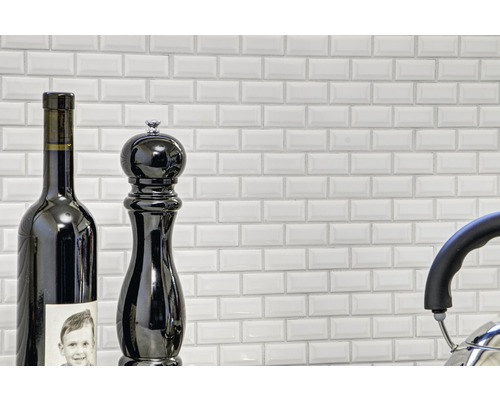 Carreaux rectangulaires clairs dans la cuisine