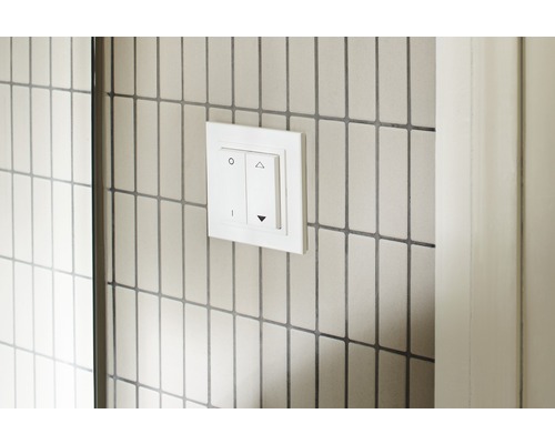 Interrupteur pour commande de volet roulant sur un mur