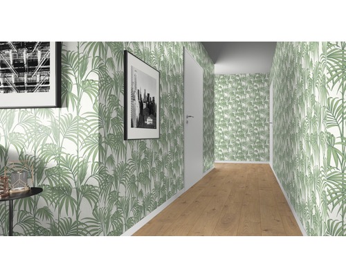 Couloir avec papier peint photo à motif de palmiers, sol stratifié et deux photos encadrées