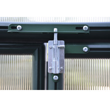 Türriegel an einem Gewächshaus