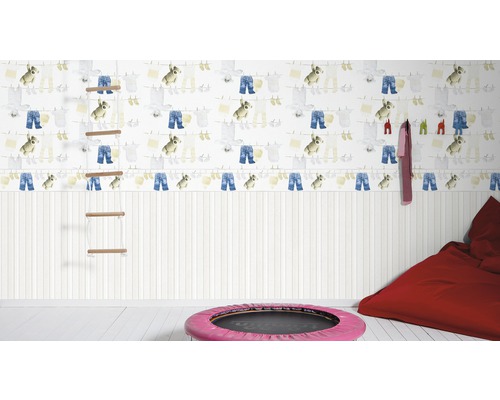 Chambre d''enfant avec papier peint, espalier et trampoline