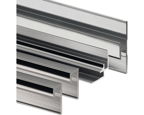 Mehrere Aluminiumprofile in verschiedenen Größen