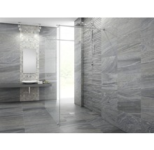 Salle de bain moderne avec carrelage gris, douche et lavabo