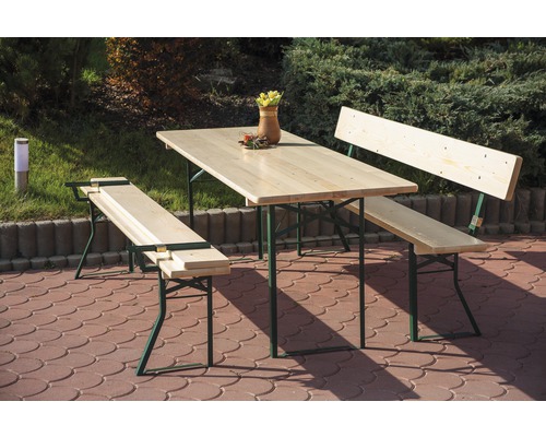 Ensemble de brasserie en bois avec table et bancs à l''extérieur