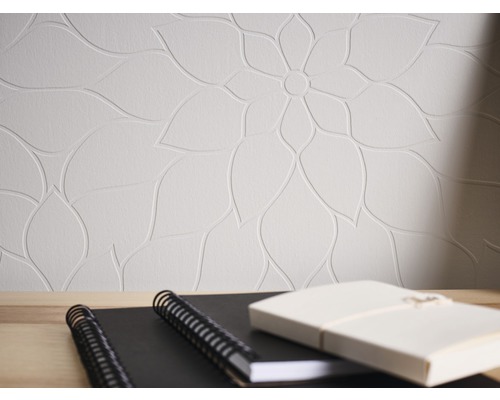 Tapete mit floralem Muster im Hintergrund