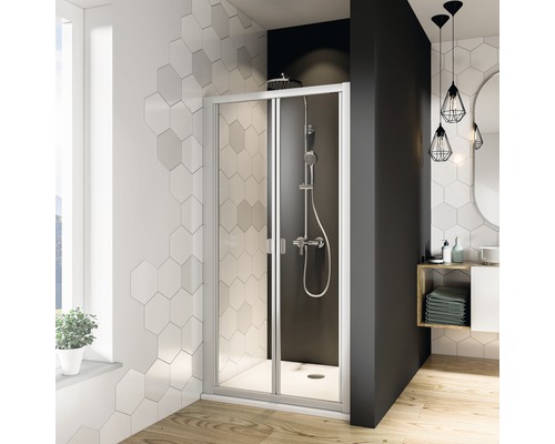 Salle de bain avec cabine de douche, lavabo et carrelage hexagonal