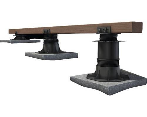 Plots de terrasse avec sous-construction en bois et tapis de protection du bâtiment